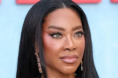 Kenya Moore revela nuevo look tras reciente cirugía.