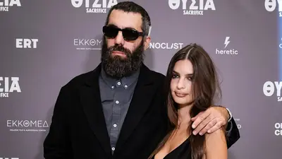 Emily Ratajkowski besucht die Film-Premiere von Romain Gavras in Athen.