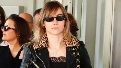 Suki Waterhouse se une a Robert Pattinson en Venecia antes del estreno de la película.